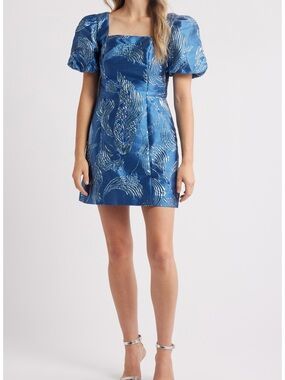 Booker Puff Sleeve Jacquard Romper
Lilly Pulitzer✨